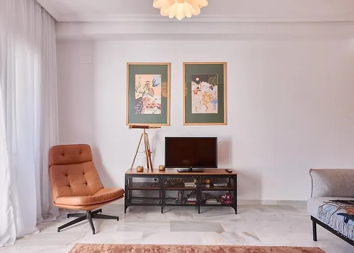 Old Town Penthouse - By Welcomely * Calp