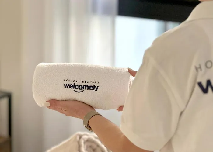 Old Town Penthouse - By Welcomely Apartment *